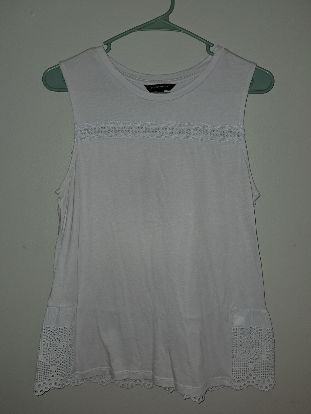 Banana Republic Light Gray Eyelet Trim Sleeveless Tank Top